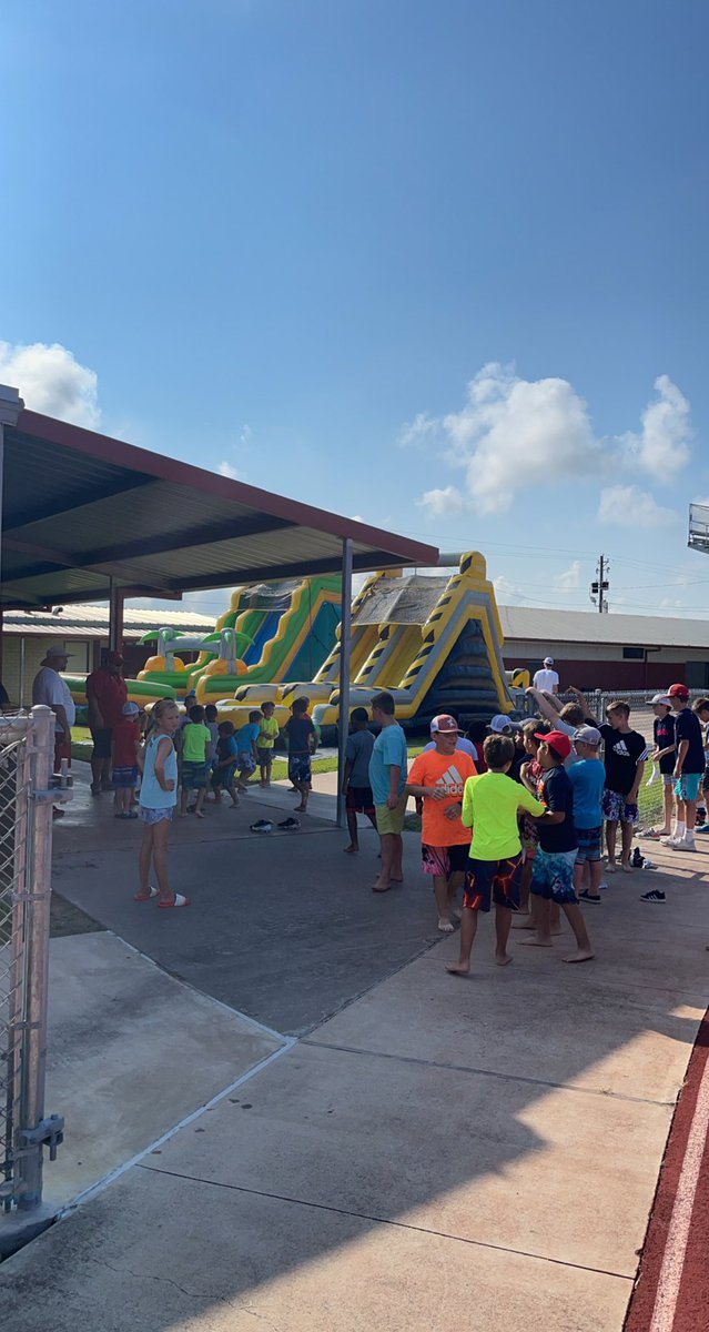 RicebirdsFB's tweet photo. Great week at football camp for the Ricebirds. #RicebirdNation program got better this week. Thank  @GregAnderson42(MoonWalk Mayhem) for the slides campers really enjoyed them. The future looks good for the Ricebirds @Coach_Worrell @WhartonCoSports @RobPCallaghan @Ricky_Ricebird https://t.co/ebtM2BllNm
