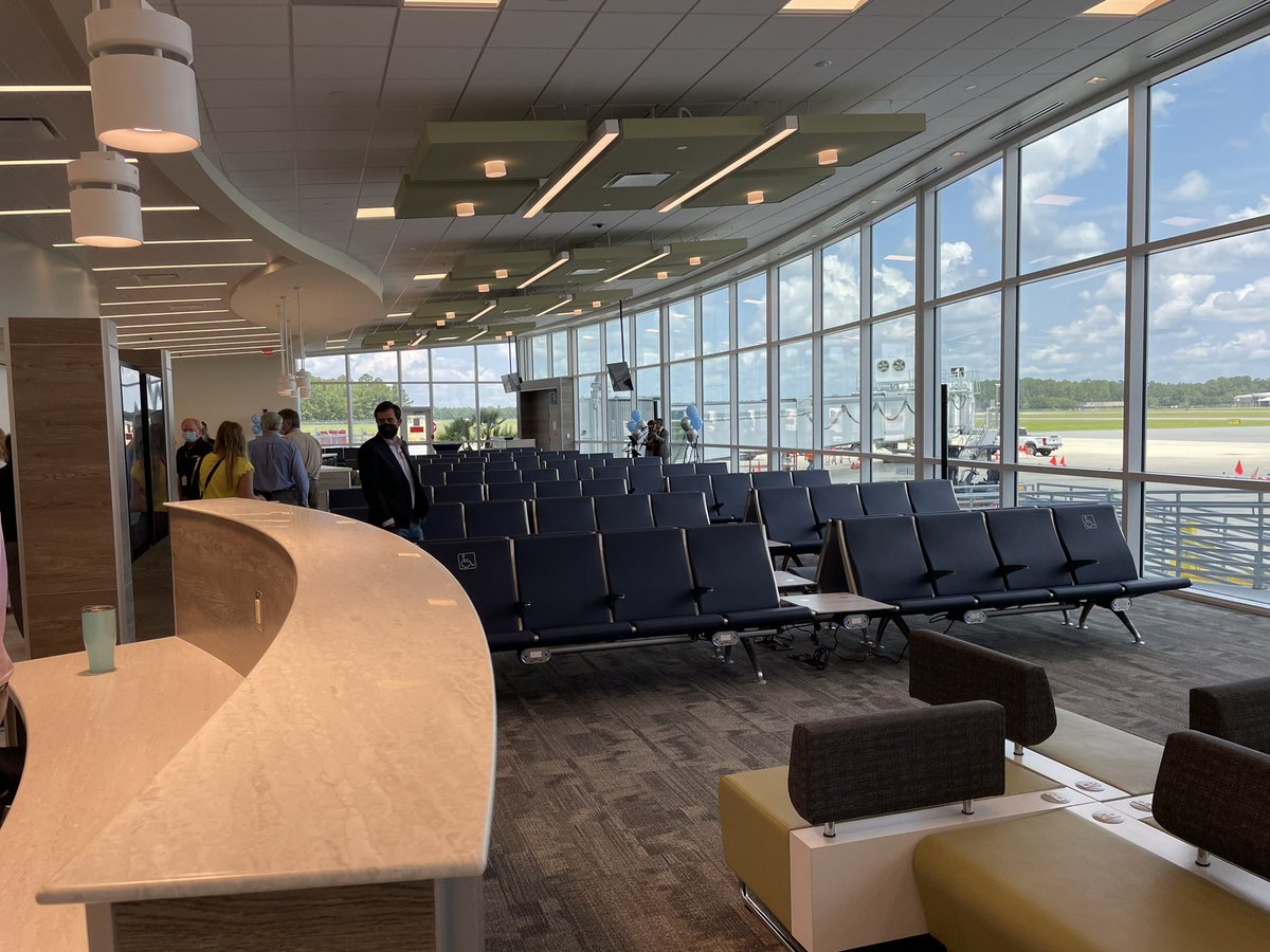 danwindels's tweet photo. Ribbon cutting @GNVAirport!! ✈️ New terminal and gates! Plugs 🔌 and USB chargers under every seat! #flygnv #flyeasy #gnv #gainesville https://t.co/MnHQ2Pe5Ex