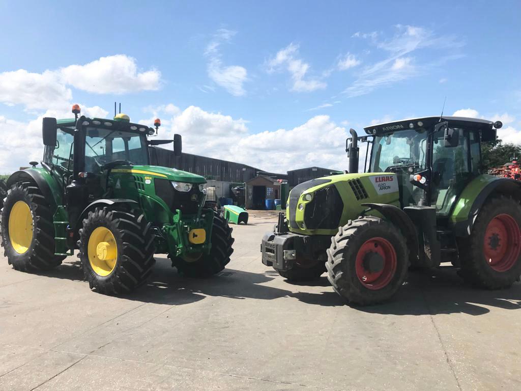 DoubledayGroup's tweet photo. Well done to Doubleday Holbeach Sales Representative Richard Hook who had the pleasure of taking out this Claas Arion 620 yesterday and replacing it with a new John Deere 6155R! #DeliveryDay #ItsTimeToUpgrade https://t.co/HqEOc3ZcfK