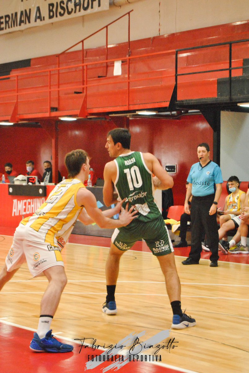 El <a href="/cbarrioparque/">Club Atlético Barrio Parque</a> confirma la continuidad de Emiliano Rossi y Bernardo Ossela para la próxima <a href="/LigaARGbasquet/">La Liga Argentina</a>... AMPLIAREMOS 
<a href="/todobasquetOK/">Todo Básquet</a> <a href="/interbasquet/">Sergio Mamondi</a> <a href="/radiobasquetcba/">RadioBasquet</a> <a href="/basquetFBPC/">Básquet FBPC</a> <a href="/basquetplus/">basquetplus</a> @SoyElPelle <a href="/mario5basquet/">Mario García</a> <a href="/mchaijale/">Marcelo Chaijale</a> <a href="/altamirano45/">Carlos Altamirano</a> <a href="/lucassleiva/">Lucas Leiva</a> <a href="/juanmartinich/">Juan Martinich</a>