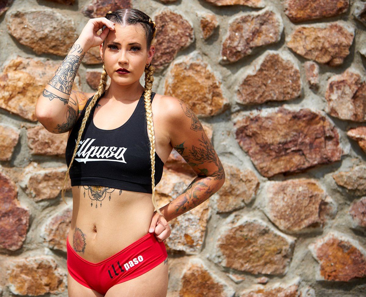Shutterjock's tweet photo. Shutterjock Photoshoot

Model: Ms. Samantha Norton/IG: @umheyits_me;
Director of Photography: Ms. Crystal Espinoza;
Photographer: The G. A./IG: @gavolb;
Location: El Paso, Texas;
Clothes: @illpaso;
Gear: @nikonusa D3;
Software: @captureonepro; https://t.co/IimI4A5Ueb