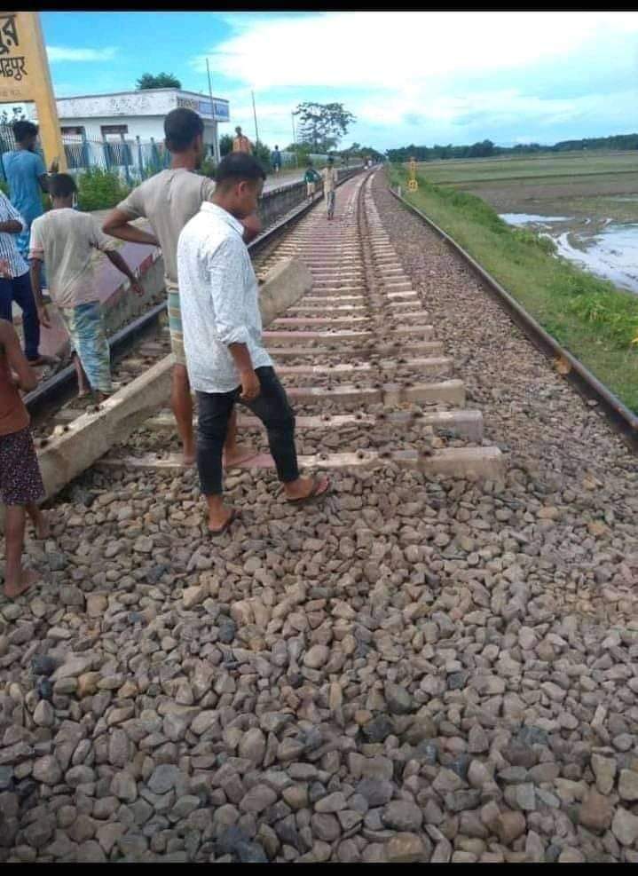 DavidCulture4's tweet photo. Silchar bazar an buai tan ta. Thlai hralhna hrelo an awm tan.
Tomato KG10.
Sangha KG 80.
Alu KG 8.
Pan hnah pai 1 20.
Thla thum vel tal kawng hi ping se,an dinhmun hi an hre chiang khawp ang, an in tual vuak loh chuan a mak ngawt ang.
#HimantalsTheProblem
#shame_on_assam https://t.co/IIJD82q0WS