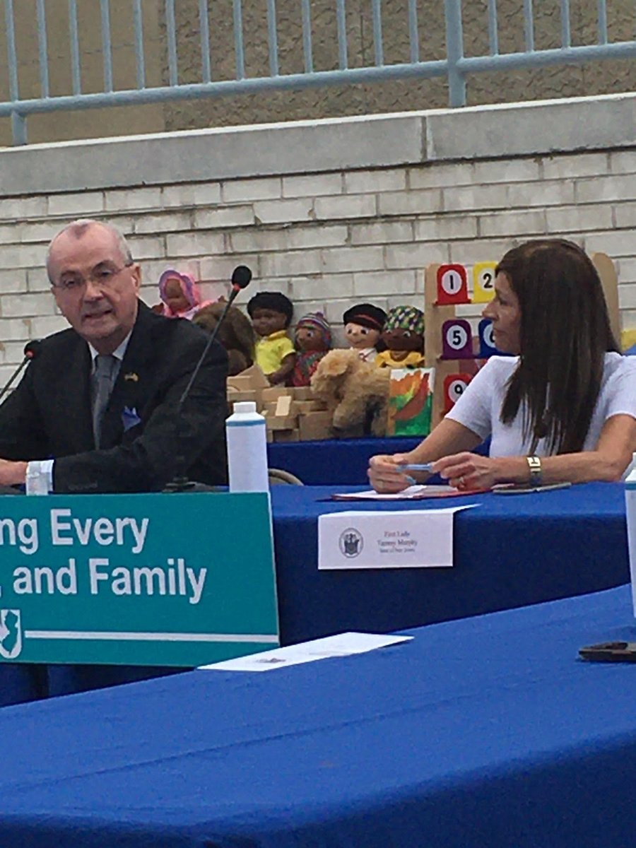 ACNJforKids's tweet photo. Today, @CeciliaZalkind attended the signing of  landmark legislation, establishing a statewide universal #homevisiting program. Every NJ parent of a newborn will get a FREE nurse home visit. https://t.co/MzdrpTmBxK

#thinkbabies #homevisitingisessential https://t.co/rquuOOzpu1