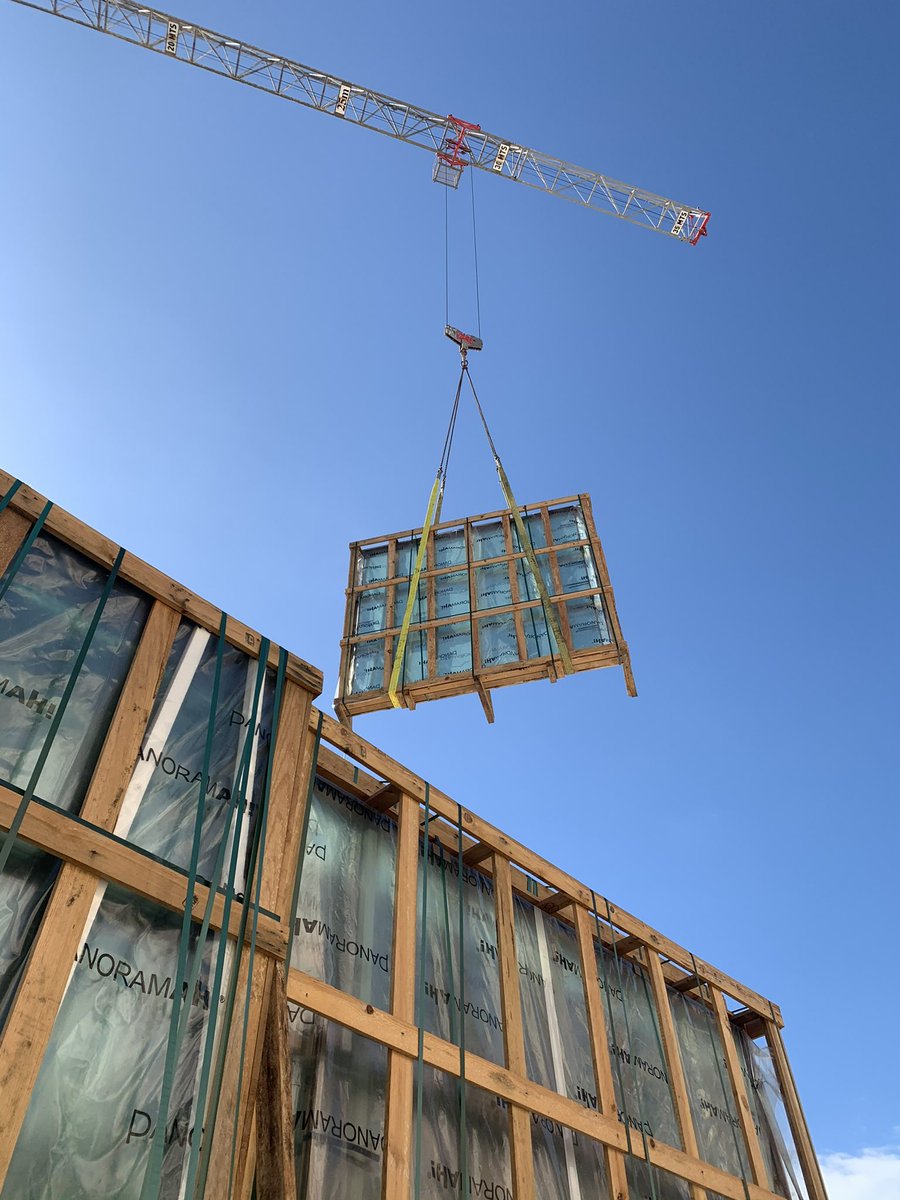MinimaVentanas's tweet photo. Grandes dimensiones de vidrio , siempre  con elementos mecánicos . https://t.co/0MCkbf15bI