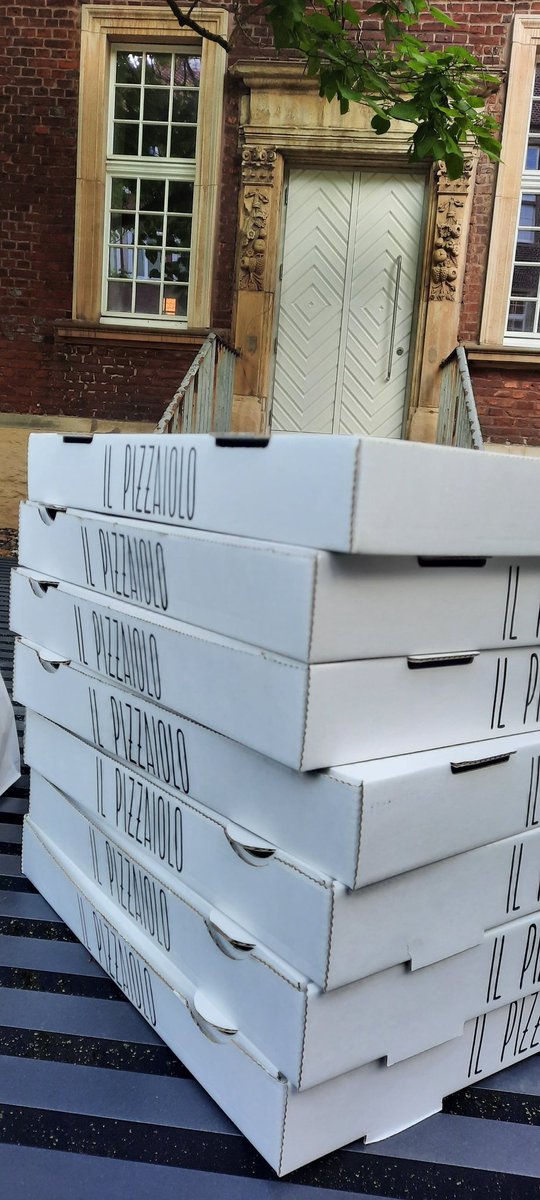 MovingTexts2021's tweet image. Forgetting to upload the pic = battery reload needed urgently #MovingTexts2021 #SHARP2021