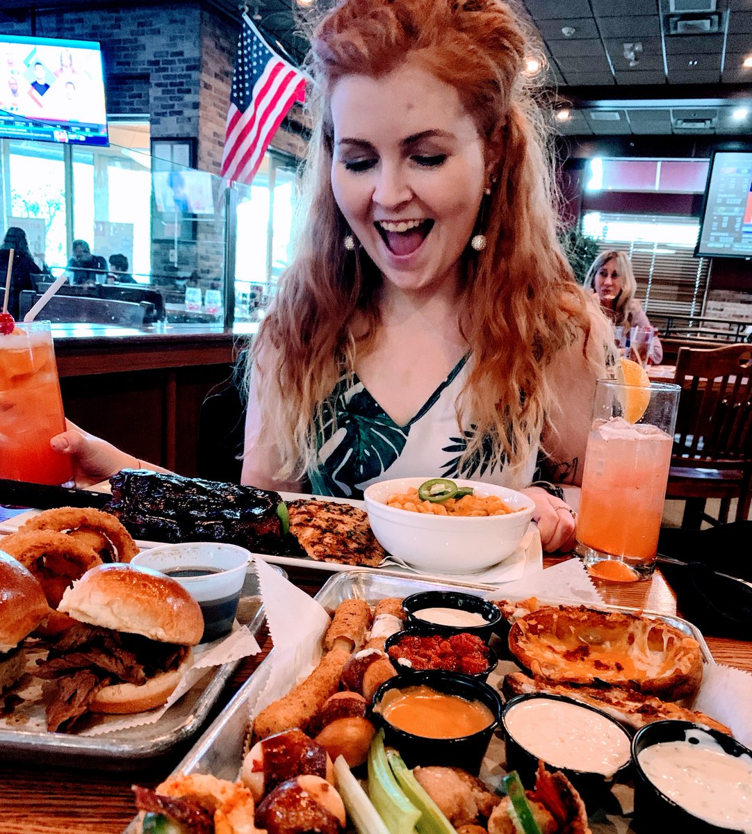 Champps's tweet image. Happiness is a cold drink in hand and a plate of delicious sports bar snacks! Head to Champps to enjoy sliders, wings and more!
(📷: @hungry_taylor)