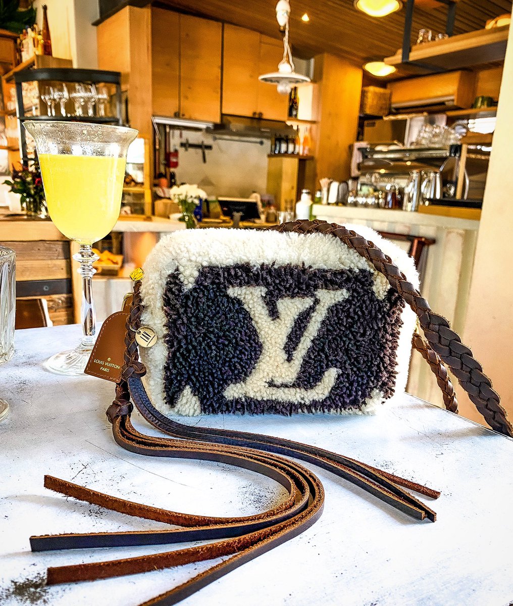 Brunch has me feeling warm &amp; fuzzy 🍾🧸