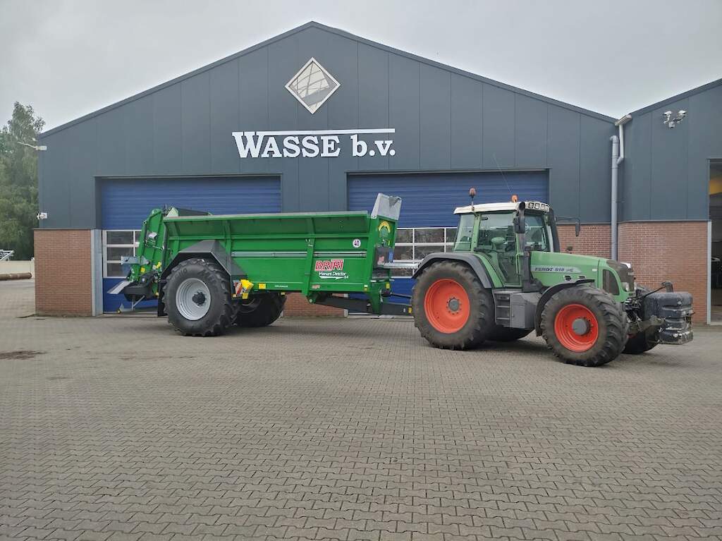 Trekkerweb's tweet photo. Wasse mechanisatie uw Briri dealer. | https://t.co/P3ZODKa5rV https://t.co/hUpmGCeXNy https://t.co/xbuHGIIus8