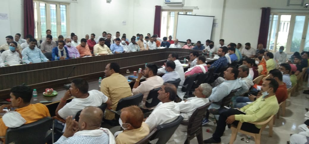 ShamliDpro's tweet photo. @dm_shamli
 @DdSaharanpur 
@CMOfficeUP
 @uppanchayatiraj 
 दिनांक 28.07.2021व 29.07.2021को जिलाधिकारी महोदया की अध्यक्षता में नवनिर्वाचित प्रधानों की कार्यशाला आयोजित की गई,इस कार्यशाला में शासन की विभिन्न विभागों की महत्वपूर्ण योजनाओं से सभी को अवगत कराया गया।जनपद शामली। https://t.co/BZzkYZ46Ag