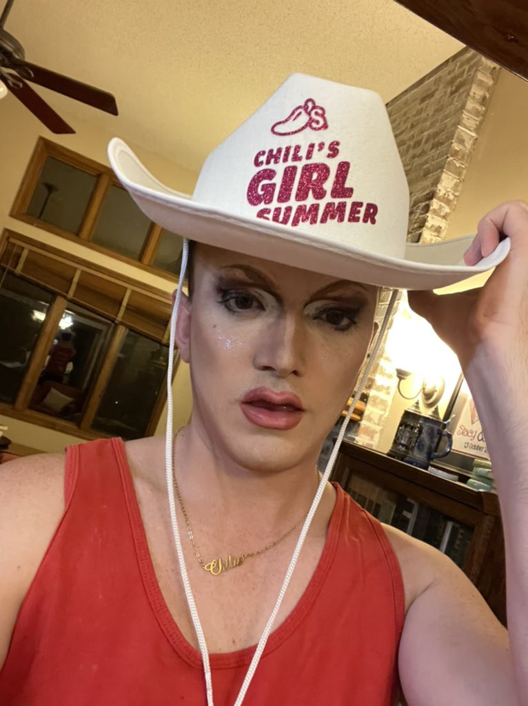AmeliaBearhardt's tweet photo. It’s called drip. Look it up. (Thanks @Chilis) 🥺 https://t.co/NlVEmYGTYV