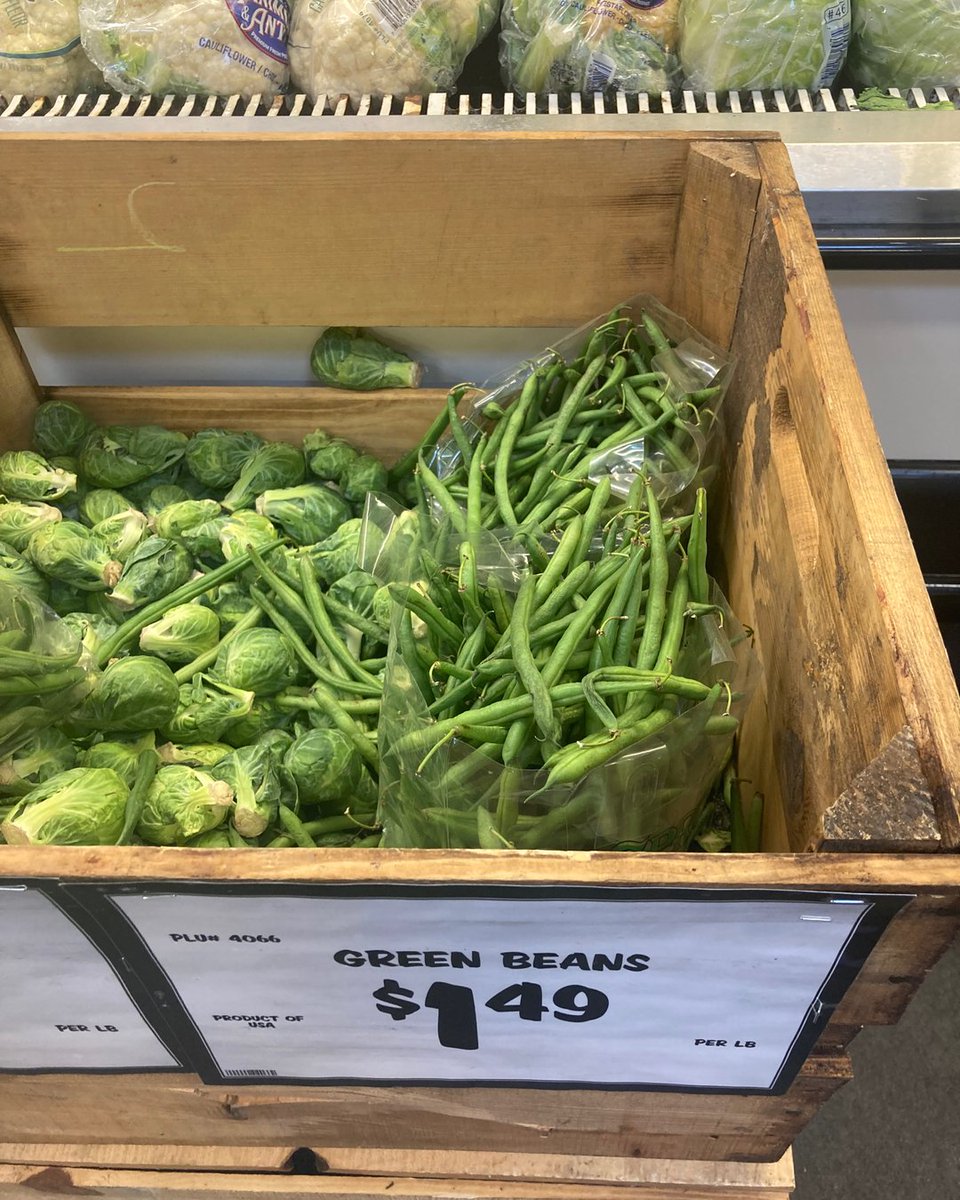 KeishLikeFood's tweet photo. Be sure to get fresh ingredients like these “loose packed” green beans 🤤 for your green bean salad recipe on Saturday. 

Don’t get the ones already packed in the plastic bags with a ziploc top. 😩 https://t.co/eRFoE9joE0