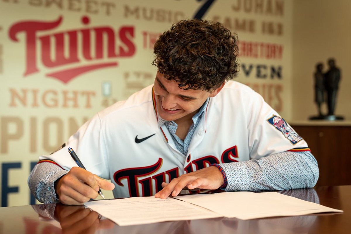 Pen to paper! It’s official!🔴🔵 #MNTwins