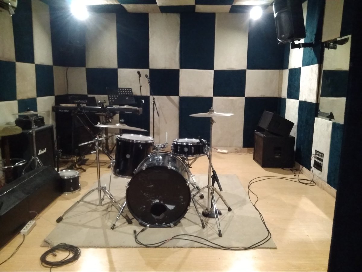 PMPMusicStudio1's tweet photo. #latepost
#musik #musisi #drummer #drums #Recording #Studio 
@DonyJoyosantoso https://t.co/6zdQu7Tipz
