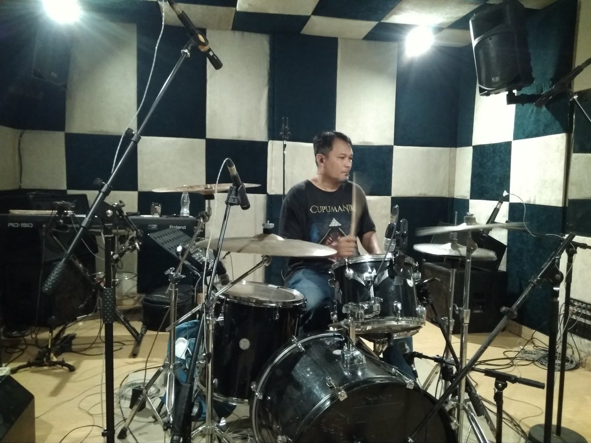 PMPMusicStudio1's tweet photo. #latepost
#musik #musisi #drummer #drums #Recording #Studio 
@DonyJoyosantoso https://t.co/6zdQu7Tipz