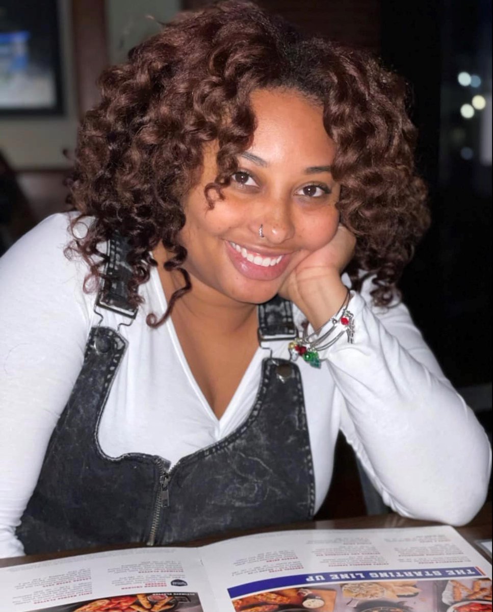 With tasty food and cocktails, it's all smiles at Fox &amp; Hound!
(📷: @skyes_worthmore)