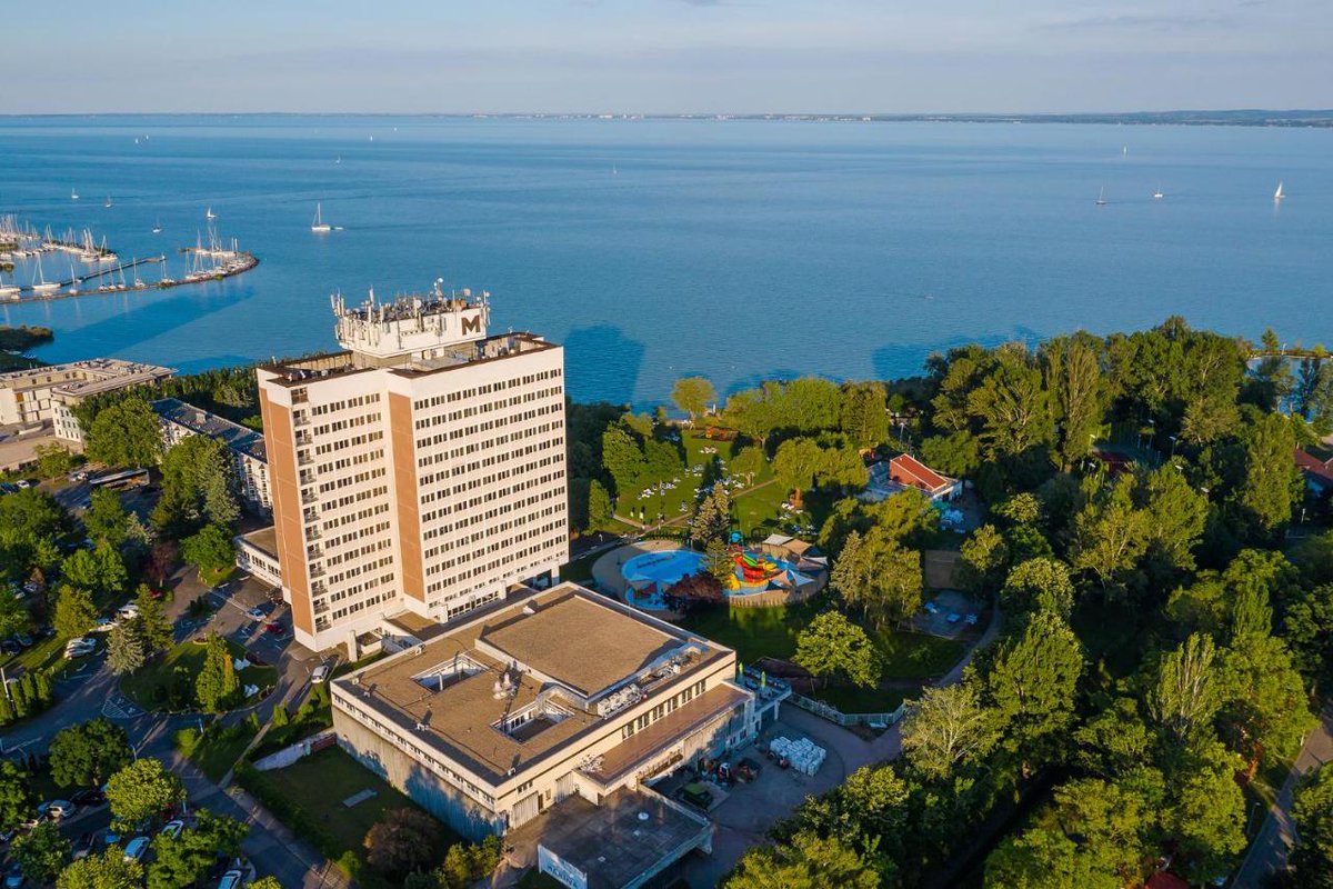 InfoDestination's tweet photo. Danubius Hotel Marina - Balatonfüred😀
https://t.co/mjGSLhjhAl👍
*
*
#balatonfured #hungary #mp_hungaryok #mp_traveldestination #travel #visithungary #explore #traveladdict #travels #europe #nature #traveler #photography #traveling #vacation #travelblog #travelpic #traveldeeper✴️ https://t.co/DMsveverQW