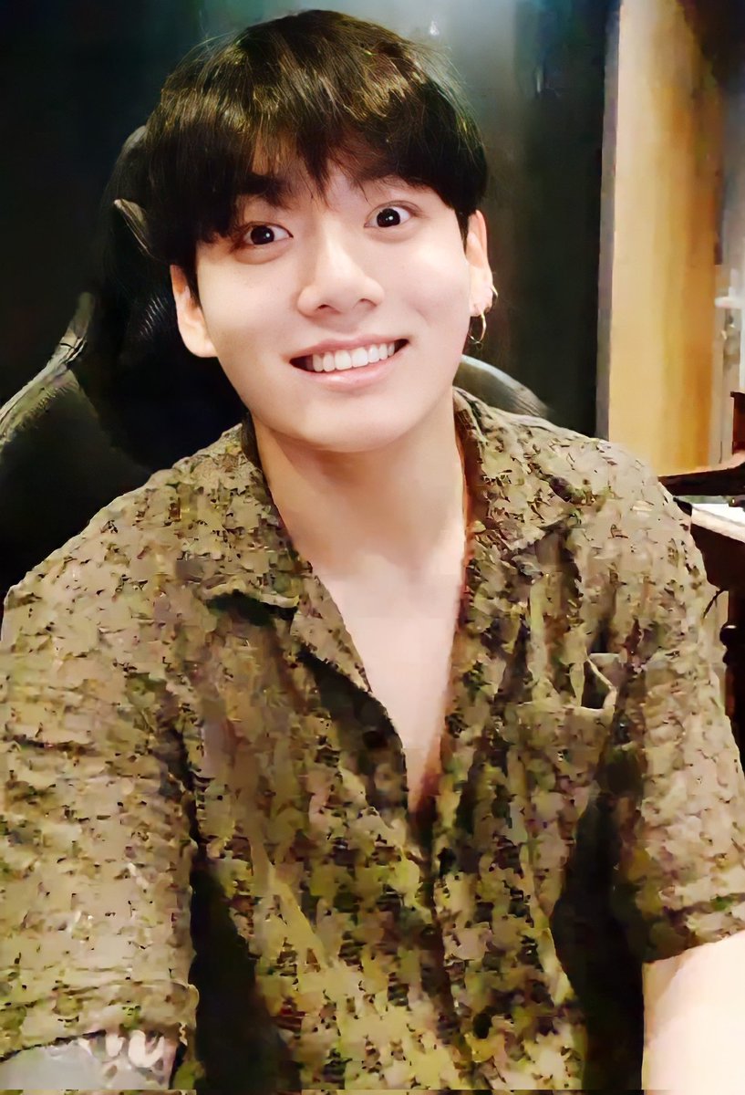 hoscass's tweet image. momentinhos preciosos da live do jungkook no vlive; a thread