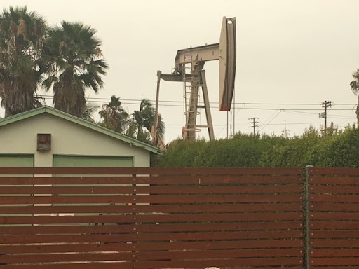 LetsGreenCA's tweet image. Enough is enough. Until a final rule is released, we’re asking #CalGEM and @CalConservation to suspend all new permit approvals within 2,500 of sensitive receptors like homes, schools, hospitals, and prisons.

Neighborhood oil and gas drilling is dangerous. We demand #SetbacksNow