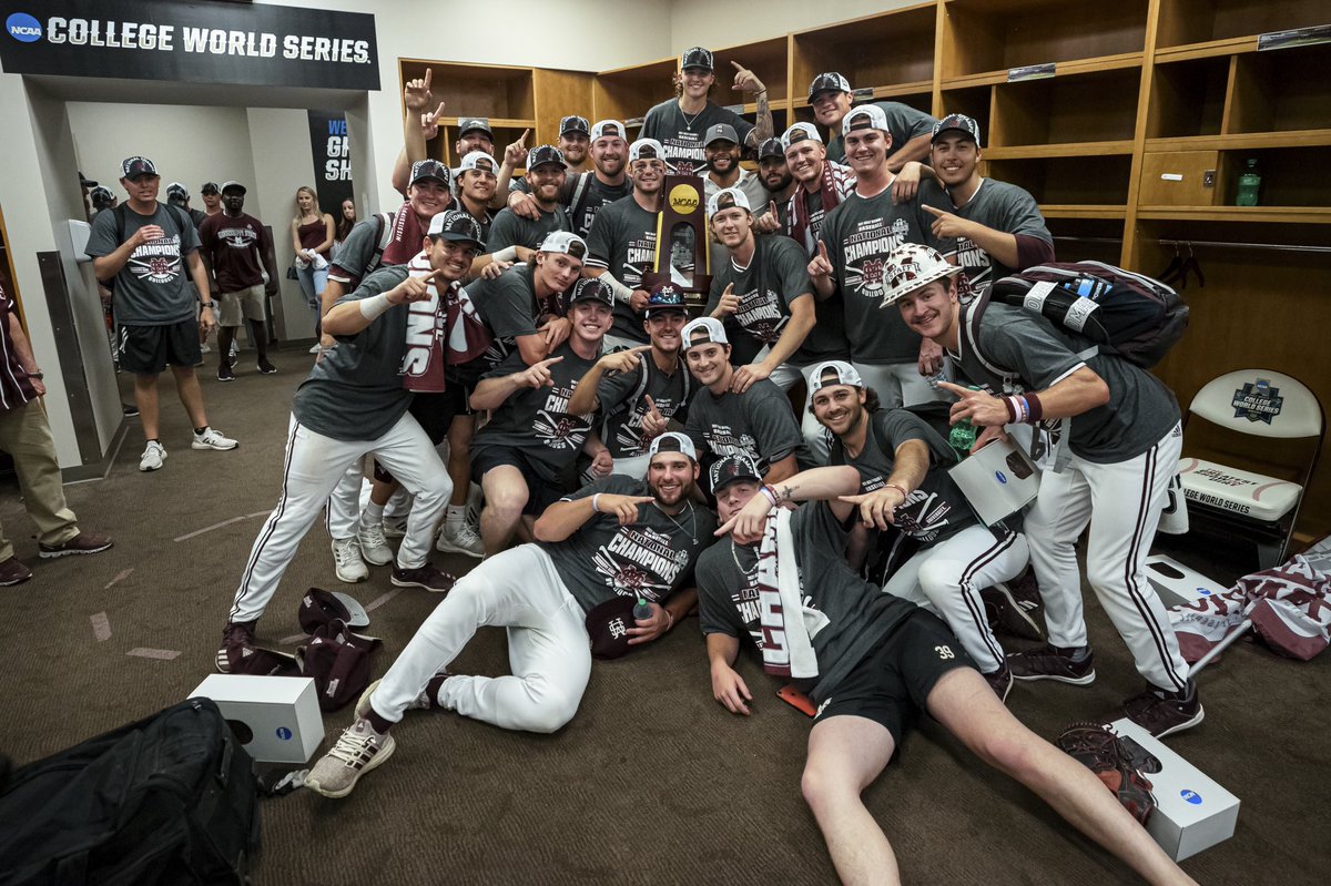 HailStateBB's tweet photo. Happy Birthday, @dak! 🙌 https://t.co/B9AQloJidY