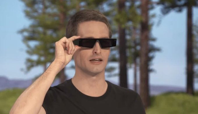 balajis's tweet photo. Becoming Bionic

- fitness trackers
- heart rate monitors
- augmented reality spectacles
- continuous glucose monitors
- smart rings and smart watches
- eventually, brain-machine interfaces

What else we got? https://t.co/OcZIyknAw2