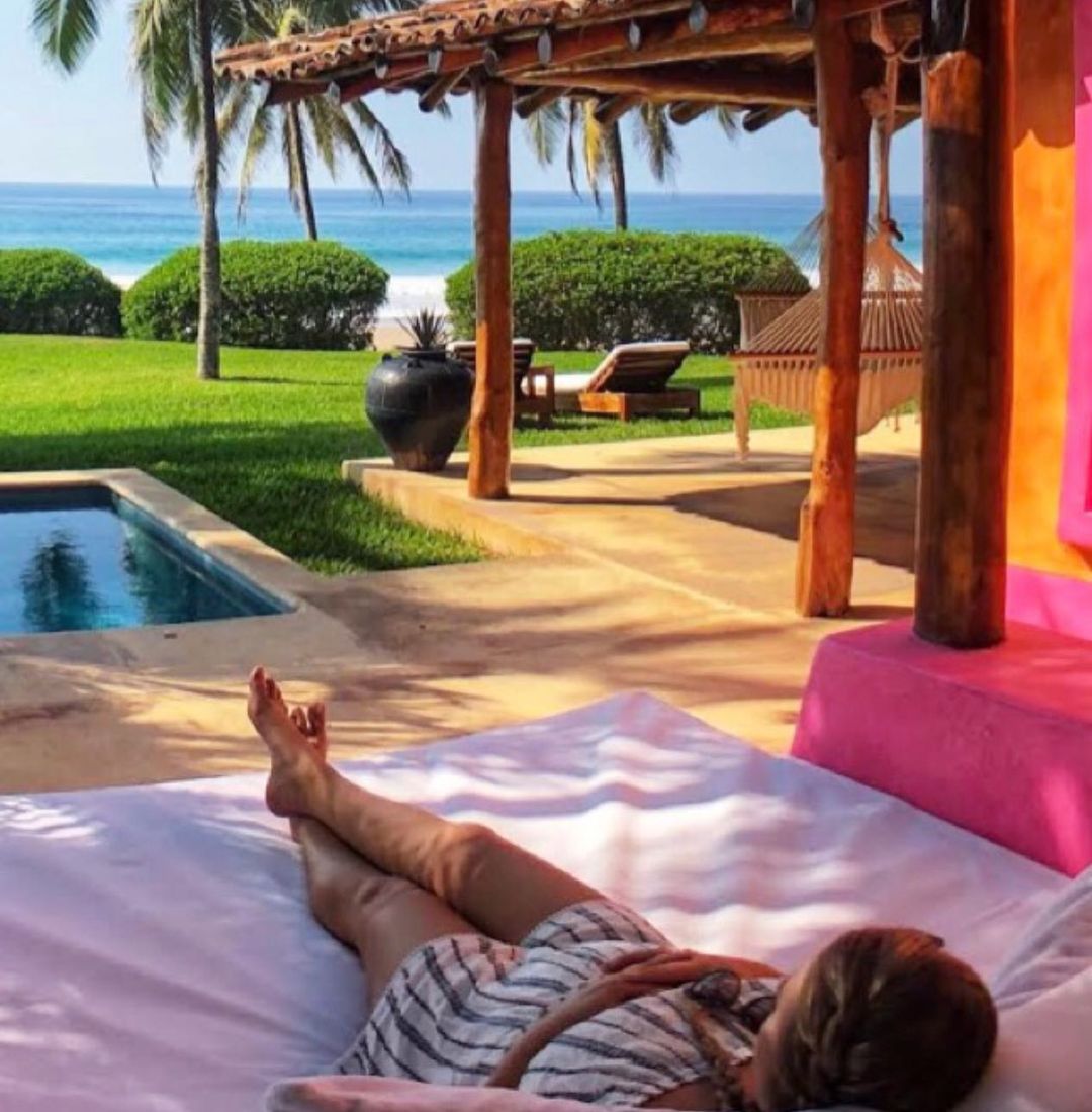 LasAlamandas's tweet photo. Relax , it’s the weekend 💗 Time to escape to your beachfront Suite at Casa Isabel 💗💛💗 

Relájate, ya es fin de semana 💗 Es hora de darte una escapada a tu Suite frente a la playa de Casa Isabel 💗💛💗 
#LasAlamandasMexico #outdoorliving #LuxuryTravel #EcoResort #beachfront https://t.co/fbAAj2JWtU