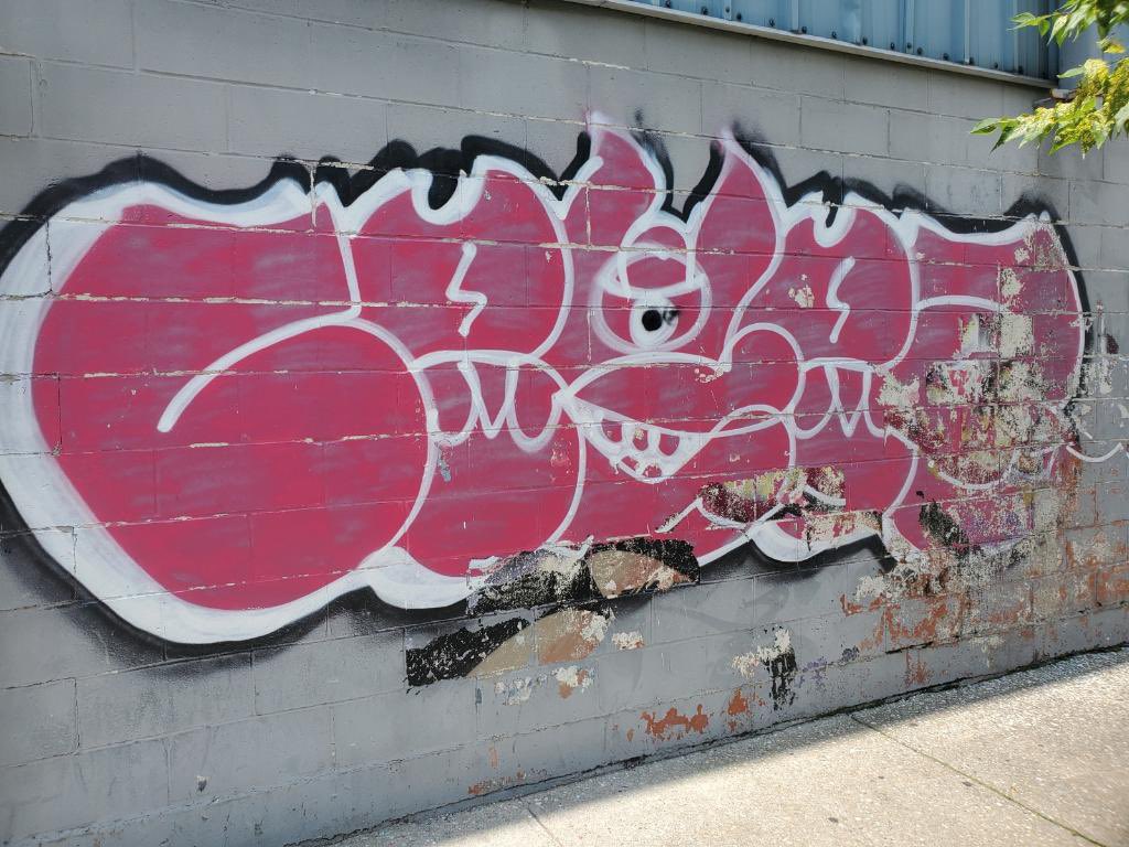 NYPD40Pct's tweet photo. ⭐️Great Clean Up Collaboration between PO Marrero - Crime Prevention, PO Lopez -Youth Coordinator, NYPD Summer Youth, and #millerdruckco 👏🏼👏🏼#southbronx ⭐️ #concordave #yourcityyourcall ⭐️ #graffiticleanup https://t.co/eofvcxST7g