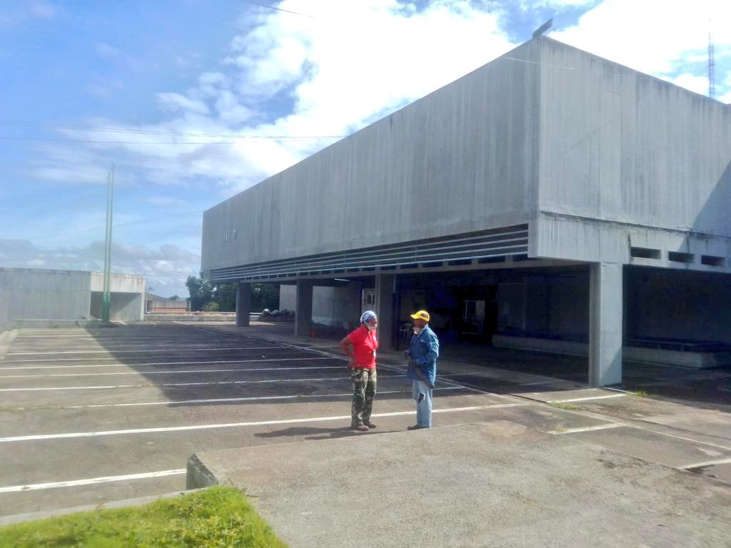 IpasmeOficial's tweet photo. #BOLÍVAR 🏥 || Trabajadores de @Ipasmesanfelix junto a operadores de la Sec. de Mantenimiento de @PrensaGoBol_  y vecinos de la comunidad, realizaron limpieza y ornato de las instalaciones. 🤝🇻🇪
#SomosIpasme #TrabajoEnEquipo
#VacunateYAbrazaLaVida
@MPPEDUCACION @eduardopiate2 https://t.co/BmFRK2LONG