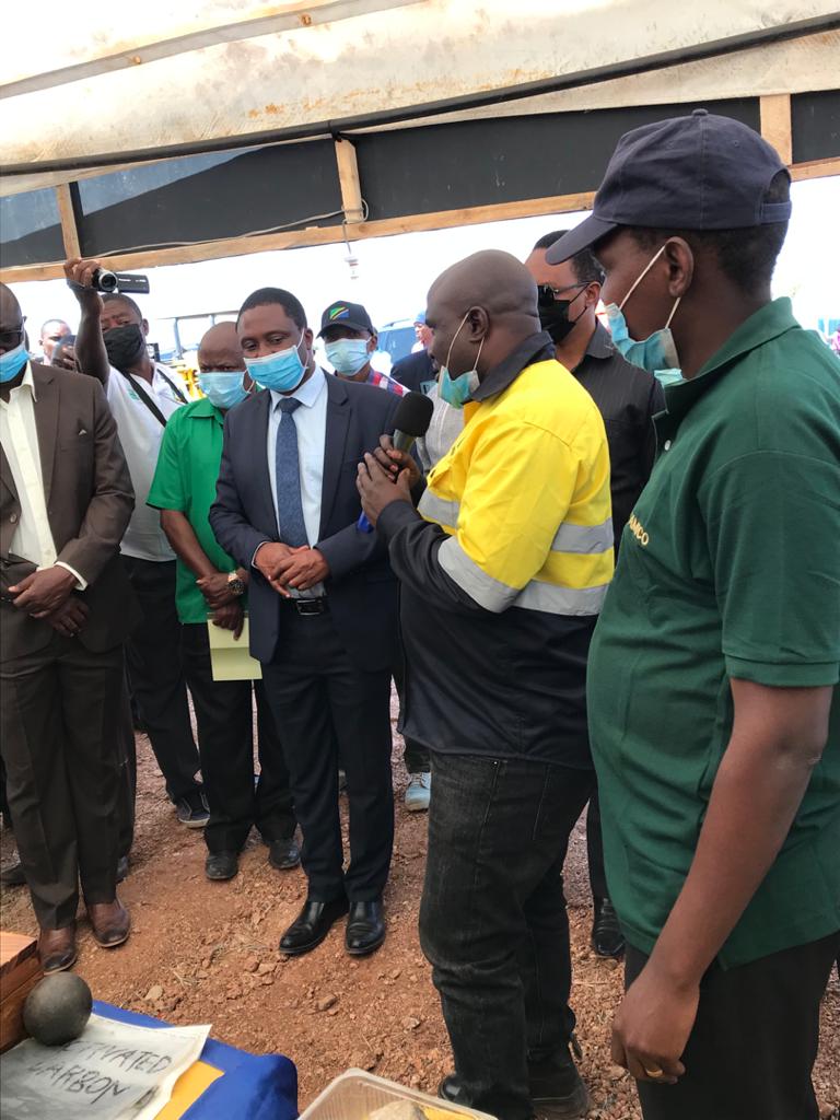 stamigold's tweet photo. Naibu waziri Madini Prof. Shukurani Manya akipata maelezo katika banda letu la Stamigold Biharamulo Mine
#Maoneshoshinyanga @MadiniTanzania https://t.co/SXLea0fW4t