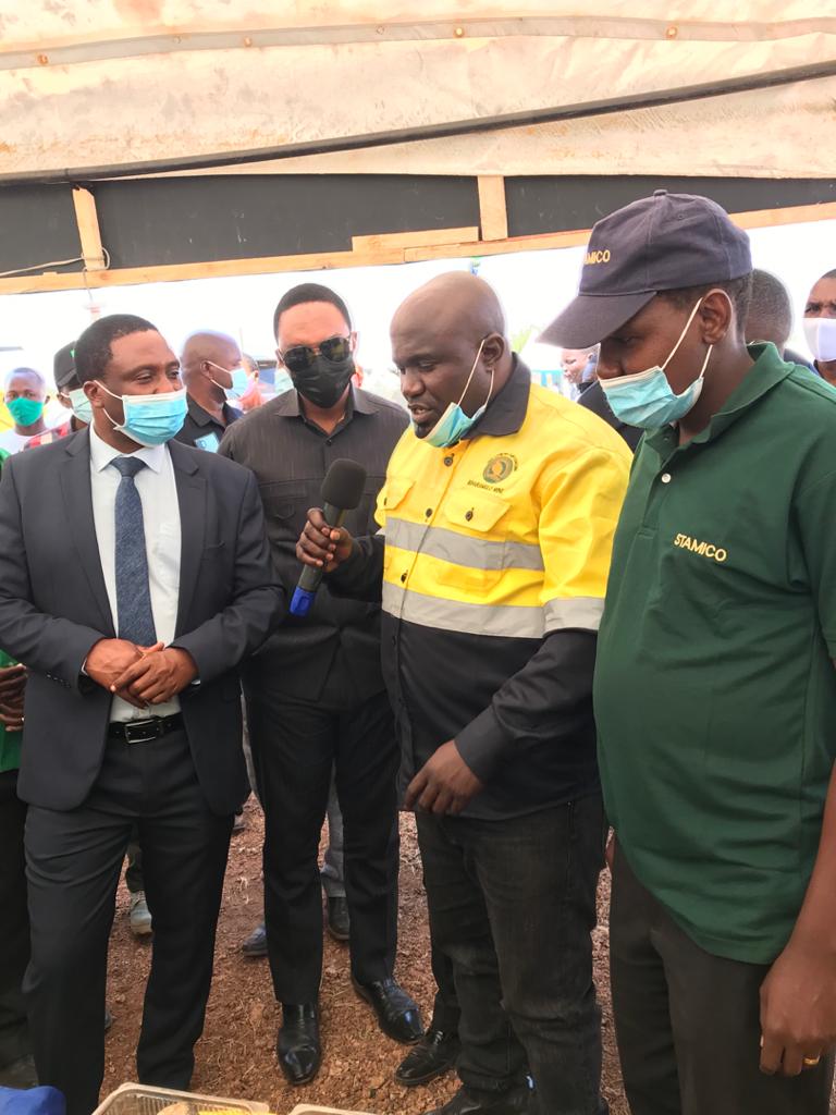stamigold's tweet photo. Naibu waziri Madini Prof. Shukurani Manya akipata maelezo katika banda letu la Stamigold Biharamulo Mine
#Maoneshoshinyanga @MadiniTanzania https://t.co/SXLea0fW4t