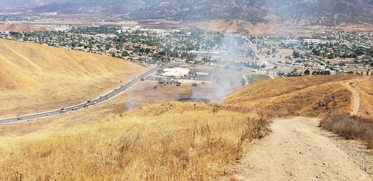 San Bernardino County Fire (@sbcountyfire) on Twitter photo San Bernardino: (Update) Fire at 2 acres, burning at a slow to moderate rate of spread. Fire burning in seasonal grasses on Little Mountain. <a href="/sbcountysheriff/">San Bernardino County Sheriff</a> Air Resources ER for water dropping helo & support. Additional Type 3 & Water Tenders ER. San Bernardino: (Update) Fire at 2 acres, burning at a slow to moderate rate of spread. Fire burning in seasonal grasses on Little Mountain. <a href="/sbcountysheriff/">San Bernardino County Sheriff</a> Air Resources ER for water dropping helo & support. Additional Type 3 & Water Tenders ER.