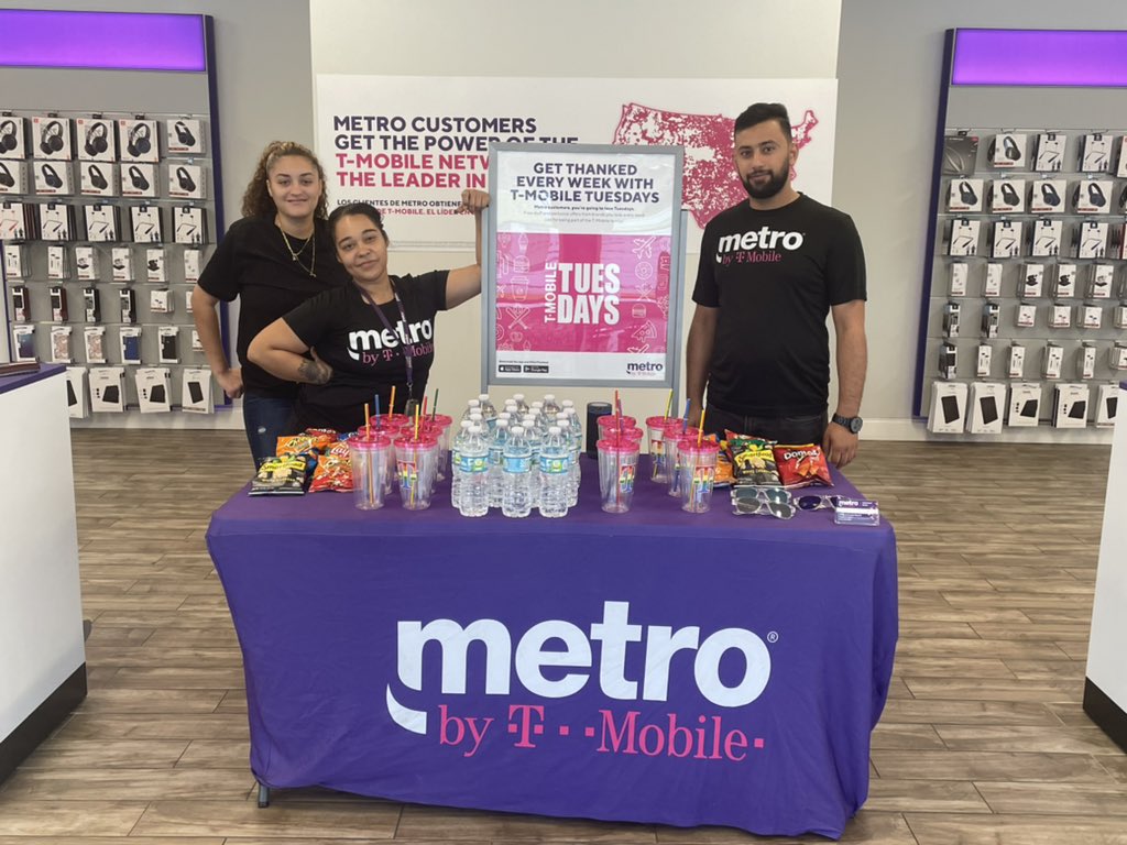 Come check out the AMAZING deals over at 13508 University Plaza St in Tampa!  #Leaderin5G #5GforAll <a href="/KenMillerFLC/">Ken Miller</a> <a href="/meganpanicucci/">Megan Panicucci</a> <a href="/garybenson1/">Gary Benson Jr.</a> <a href="/TonyCBerger/">Tony Berger</a> <a href="/Mohammad_h5522/">Mohammad Hammad</a> @PeterRuvelas <a href="/CherieFranquiz/">Cherie Franquiz</a> @PTmofl <a href="/JonFreier/">Jon Freier</a>
