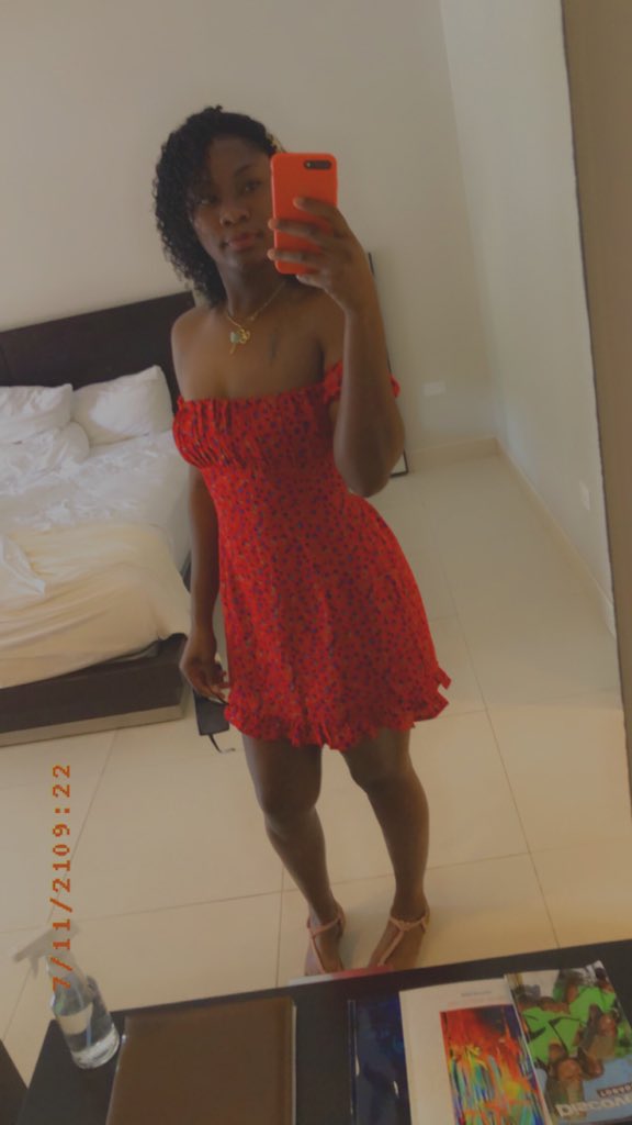 shunteleafeesa's tweet photo. 5’8 &amp; sweet ! 💋 https://t.co/SkWqhX0sdi