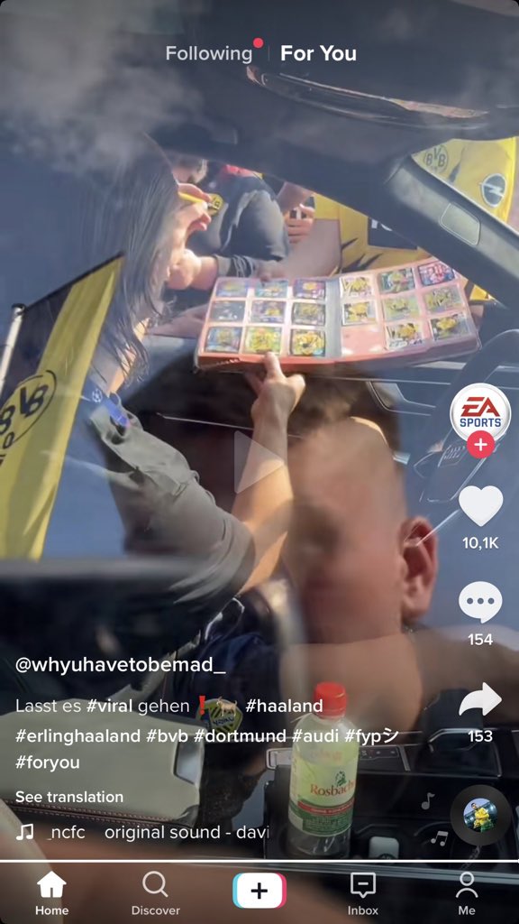 TheFootbaIIZone's tweet photo. 🚨⚽️| NEW: Haaland pictured in Leeds United shorts while signing autographs.

Haaland to Leeds United confirmed?

#LUFC #BVB #Haaland #Dortmund #LeedsUnited #MOT #ALAW https://t.co/IO427Y0Fqw