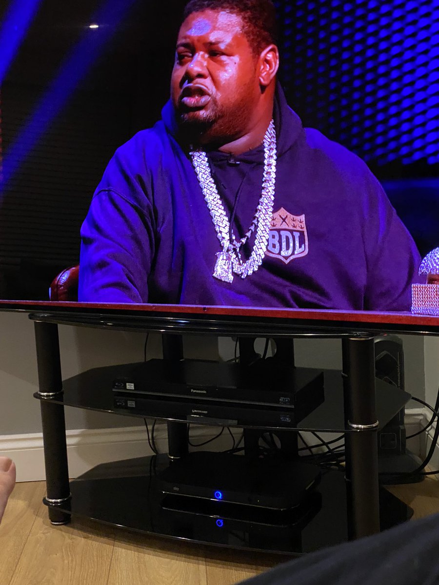 LiamDeans12's tweet photo. @bignarstie where can I buy this tracksuit in at least a 3xl https://t.co/6OjcvQ1uTn