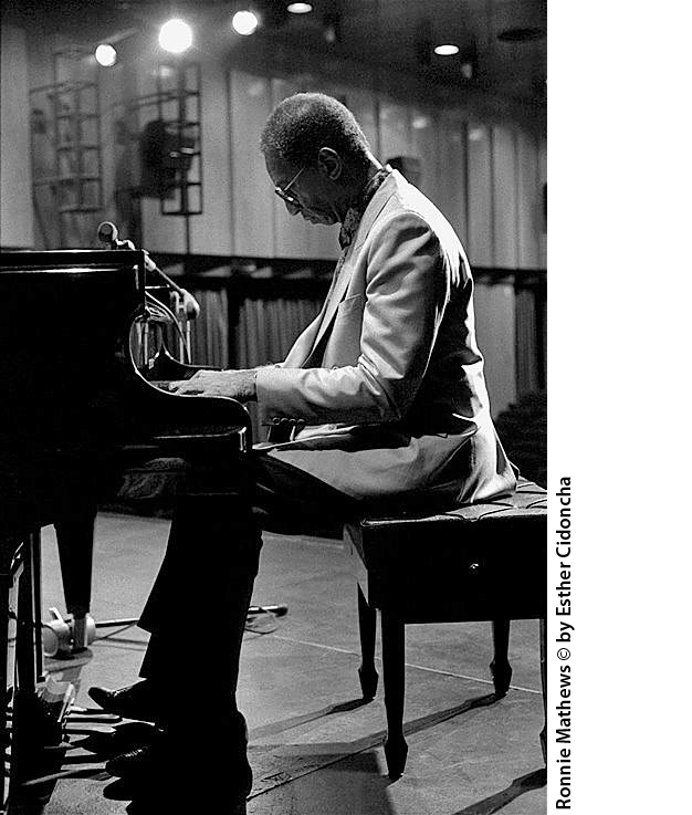 джазовый пианист стоящий у истоков бибопа. телониус монк. Tony james (musician). джазовый музыкант на фортепиано. телониус монк.