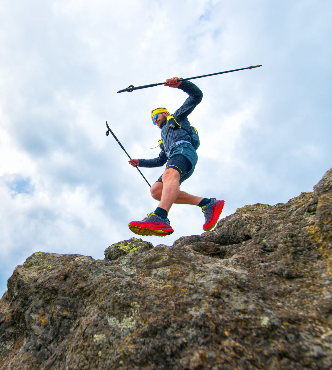 AdventureProMag's tweet image. From a quick morning run around the local trails to long days of logging miles in the high country, these are our top picks for staying comfortable at any distance. 

#TrailRunning Essentials: bit.ly/3j4uoYy