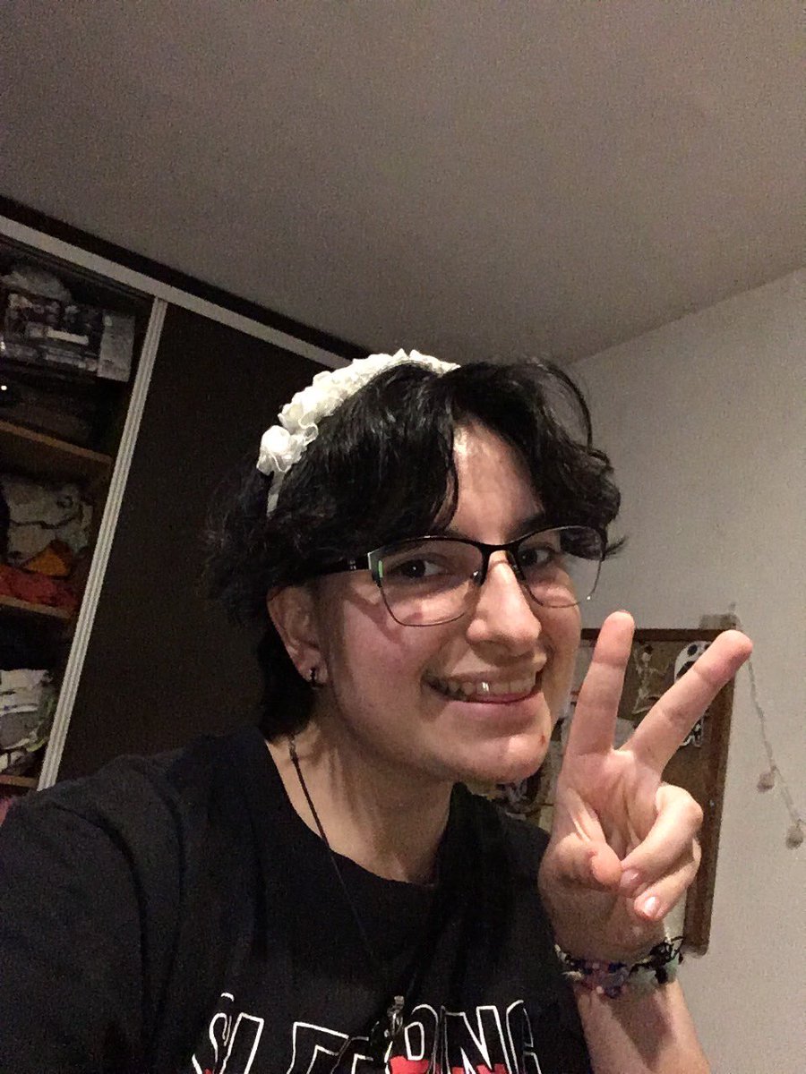joongsbitchboy's tweet photo. just some pretty boys in flower crowns
#iluvsd #iluvselcaday https://t.co/WR5kuZScjX