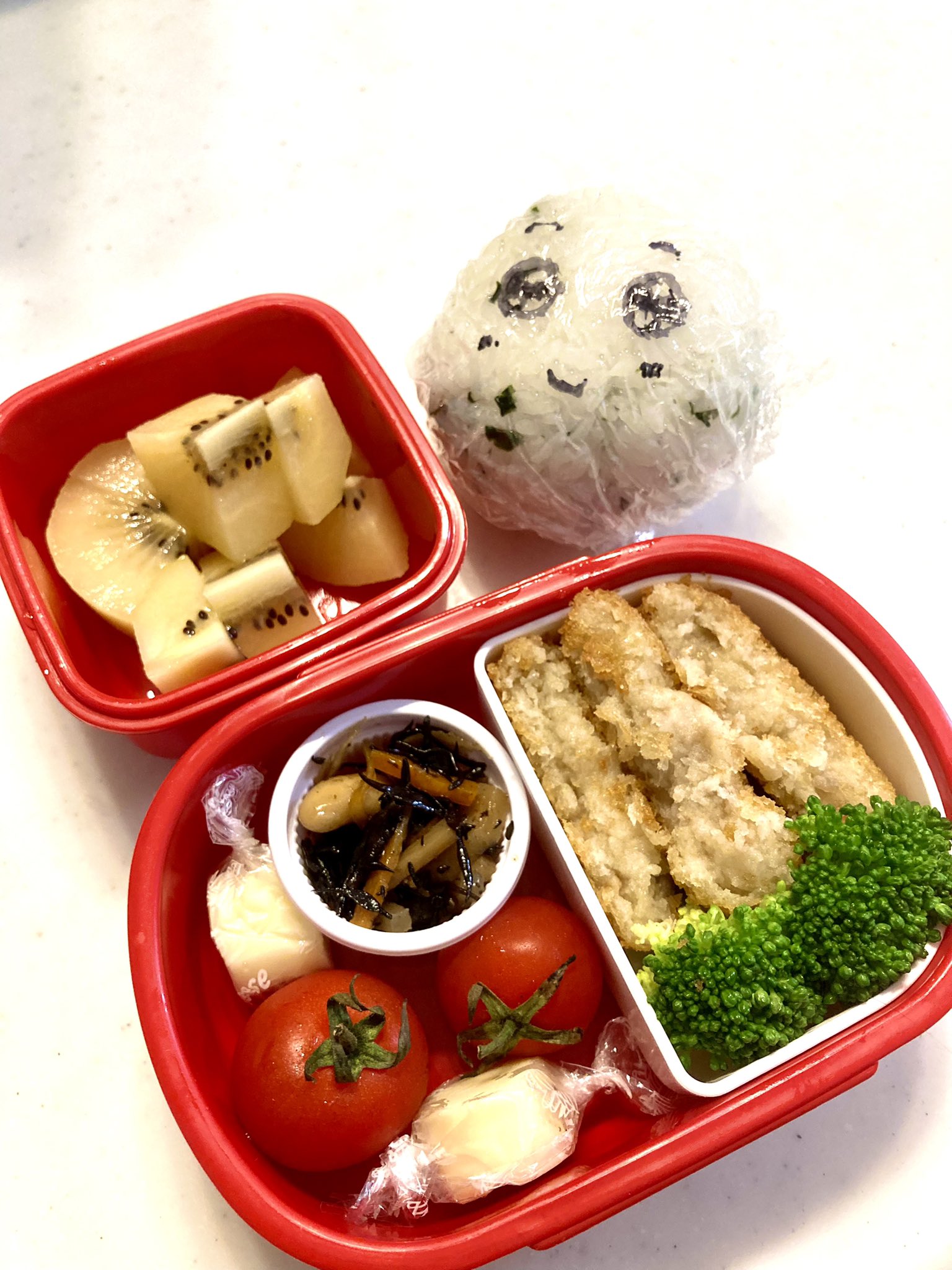 あおい Aoi お絵かきママ先生 今日もお弁当 昨日は長女のお友達と沢山遊んだ しかもトリリンガルが2人 中国人ママとは 日本語 英語でなんとか頑張ってコミュニケーションしたけれど 英語が少ししか話せない私は 緊張 英語話せる人は やはり仕事