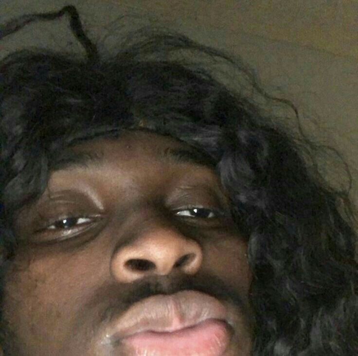 santanafekete's tweet photo. me uninstalling and reinstalling snapchat to see if my wifi is broke #snapchatdown https://t.co/BzHzXcs2J4