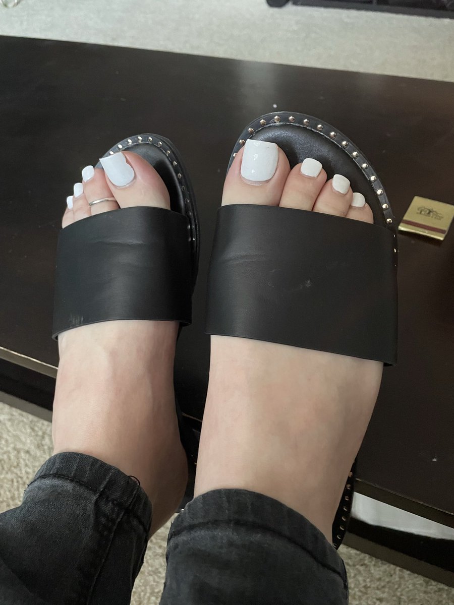 princelyfeet's tweet photo. I love these sandals.
$princelyfeet
#longnails #nails #toes #feey #sandas #sissy #fem #gay #cd #kink #mistress #sizetwitter #findom #cashmaster https://t.co/4SyAQQNCcR