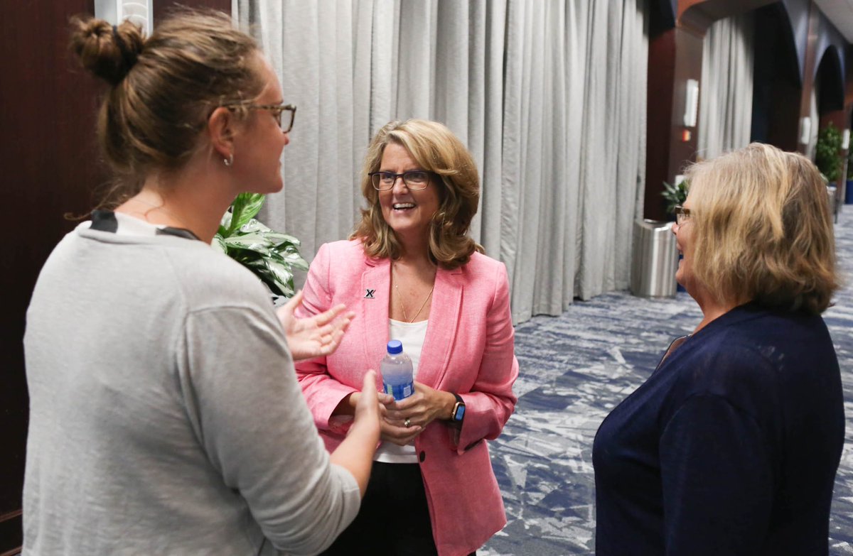 Colleen Hanycz tweet media