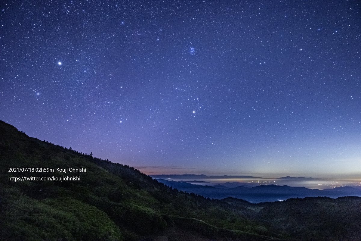 #今日の星景写真 2021年7月30日
「7月の夜明け」
撮影日時:2021/07/18

すばるやヒアデスが昇ると、
7月の早い夜明けが始まる。
この時期でも黄道光が見えている！

＊今月の写真

#Subaru　#Pleiades
#Hyades
#ZodiacalLight
#twilight
#dawn

#すばる
#ヒアデス
#黄道光
#薄明
#夜明け