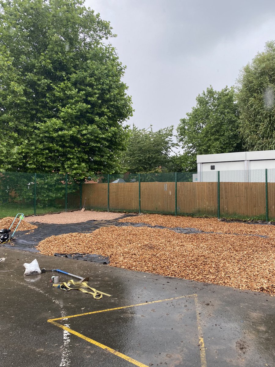 @KassiaAcademy Well talk about progress! 4 days into the holidays and look at this little lot… #progress #newgym #picnicareas #kassiamakeover 💙💛💙