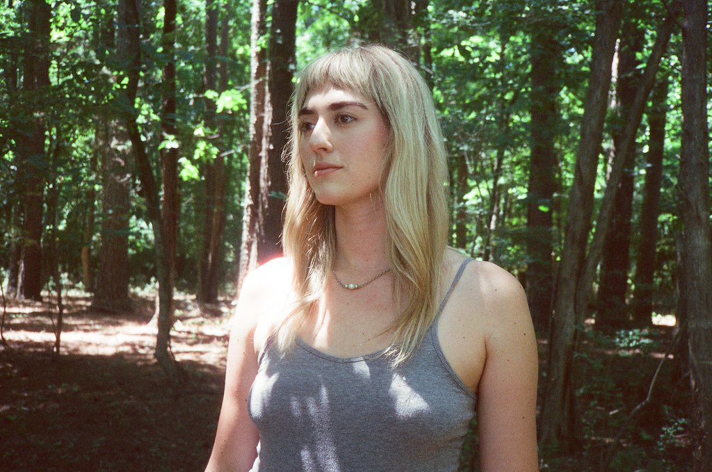 lindsaystarr_'s tweet photo. Tomorrow’s the day. My debut record “Blaming the Weather” is almost here! Drop an emoji below to let me know how you’re feeling. Mine is 🥰

📸: Evan Davis https://t.co/OTPImVgqi9