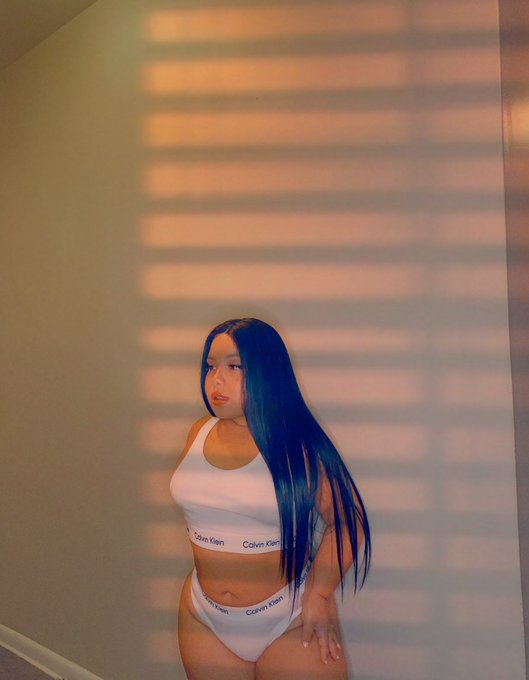 Let&rsquo;s raise a toast to the girl I love most.. 🥂✨🥰 https://t.co/c63eU5iTim https://t.co/WShOcFeyvh<a href="/tag/onlyfans"class="tags"><span>#onlyfans</span></a>