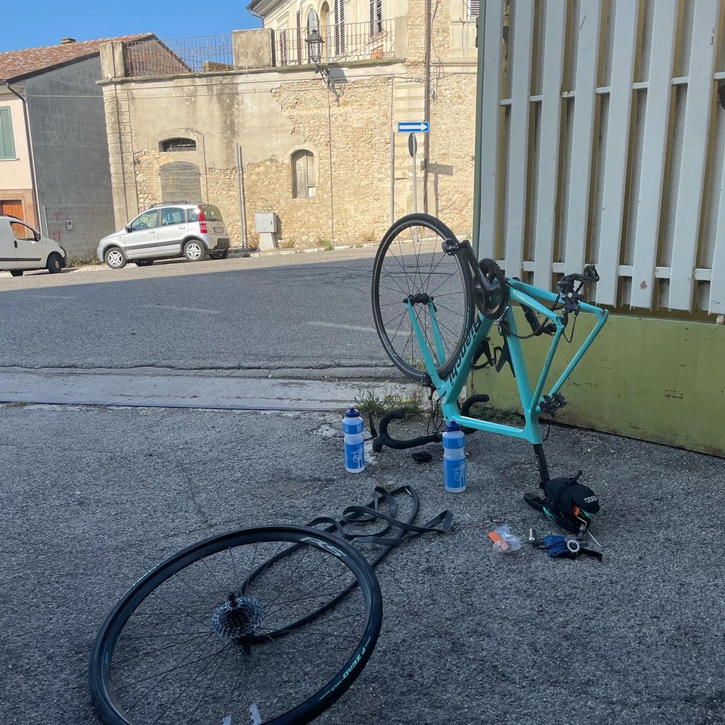 grbhr's tweet photo. Mit dem #Rennrad unterwegs in  Regione #Abruzzo. 🇮🇹 #atri #campli #civitelladeltronto #controguerra #tortoreto #tortoretolido #nereto #bellante  #bellaitalia #bici #roadbike #bianchi #passioneceleste https://t.co/gclku0cfec https://t.co/EnV03Vu5IS
