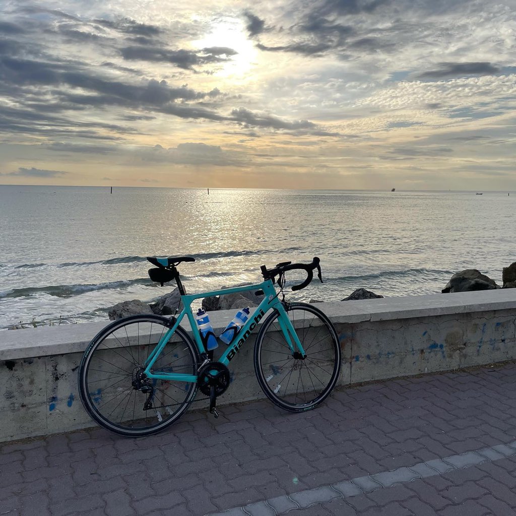 grbhr's tweet photo. Mit dem #Rennrad unterwegs in  Regione #Abruzzo. 🇮🇹 #atri #campli #civitelladeltronto #controguerra #tortoreto #tortoretolido #nereto #bellante  #bellaitalia #bici #roadbike #bianchi #passioneceleste https://t.co/gclku0cfec https://t.co/EnV03Vu5IS