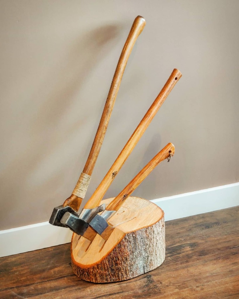 DEFENDERist's tweet image. Tidied up the hinge cut to make a storage block months ago, just been waiting for it to dry out. #gransforsbruks #axe #choppingblock #stihl #chainsaw #stihlchainsaw #elwell