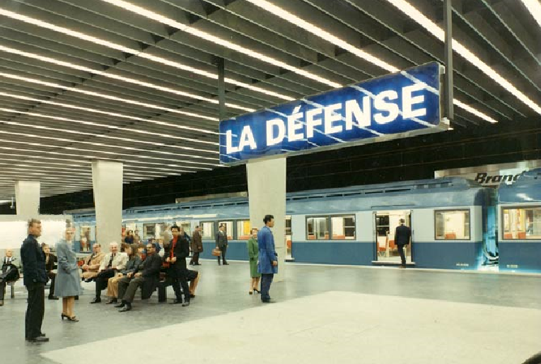 Memoire2cite's tweet photo. 75 PARIS une des plus grandes gares du RERA La Défense. 23 mars 1970 photo RATP https://t.co/xvdfbpS8yN