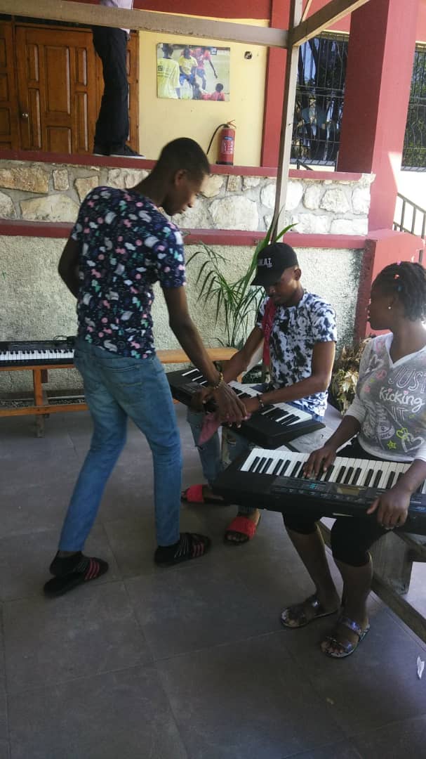 Music Heals Int. tweet media